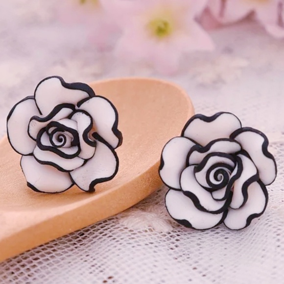 Matte Charcoal & White Big Flower Studs Earrings - Picture 2 of 5